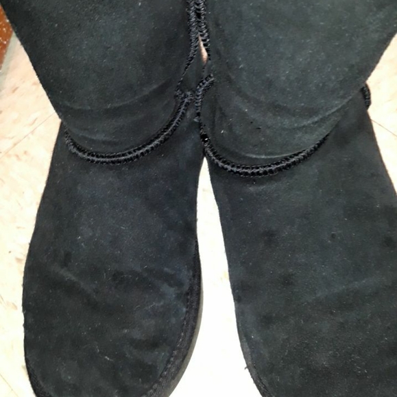 Ugg - Picture 1 of 2
